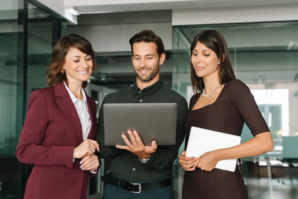 Švarcsystém v roce 2026: zpřísněná definice, nové sankce a co hrozí firmám spolupracujícím s OSVČ